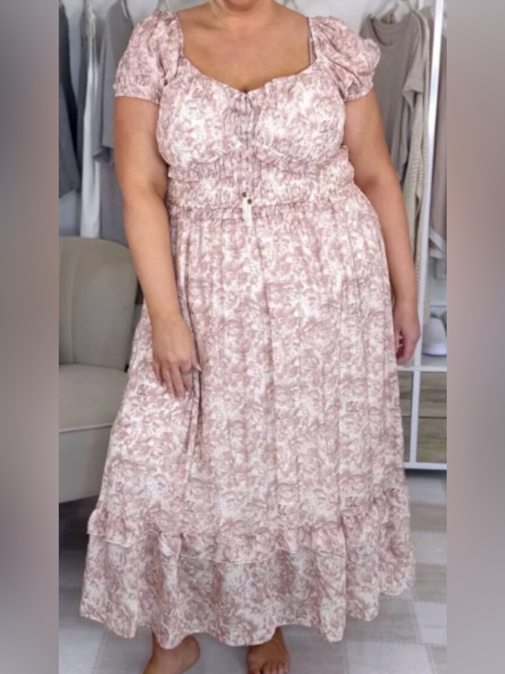 Pink Floral Maxi Dress - Macy’s
I would describe as Dusty Rose
SIZE 2X    *NWT*